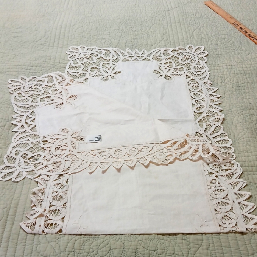 Elegant Cream Lace Table Runner